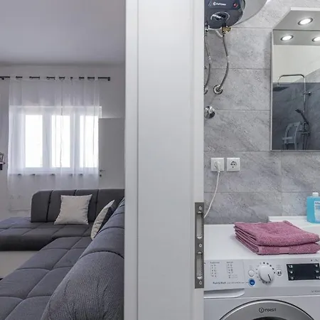 Uvala Scott Silvija *