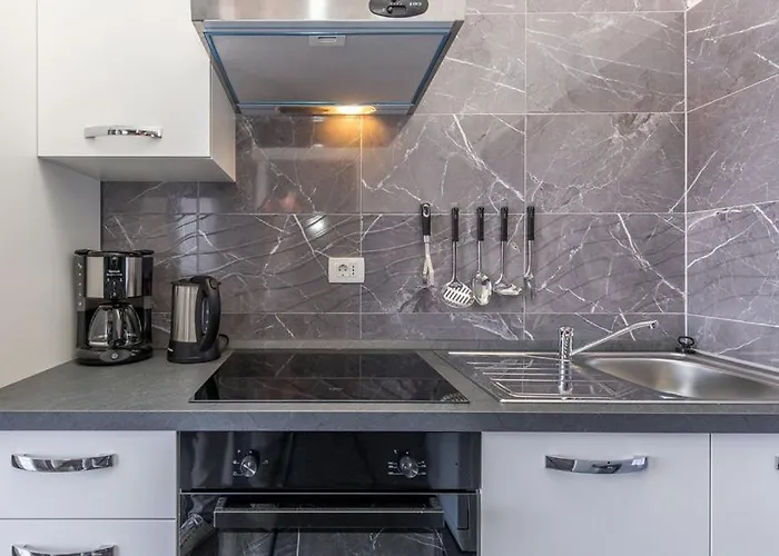 Uvala Scott Silvija Apartment *